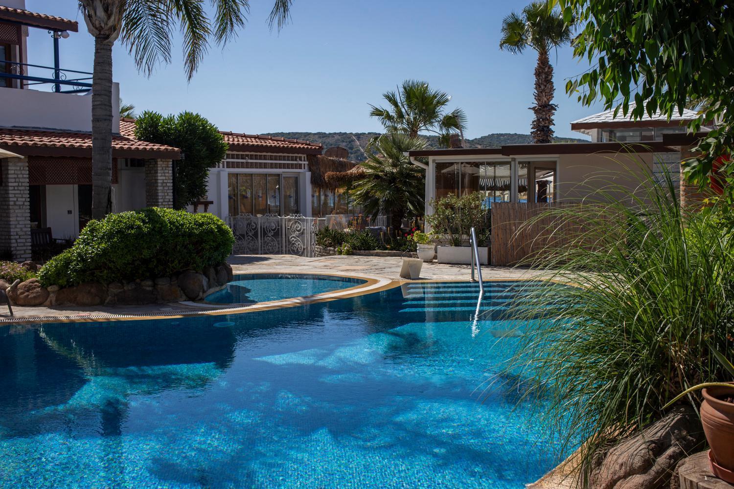 Uzhan Beach Hotel Bitez Exterior photo