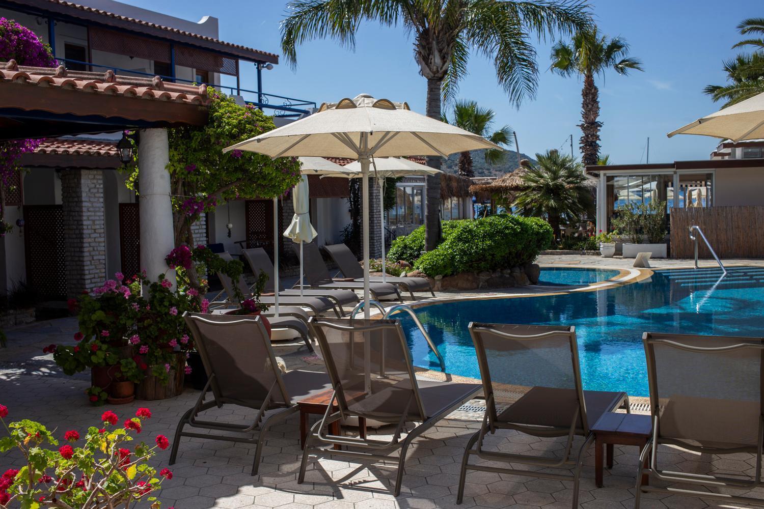 Uzhan Beach Hotel Bitez Exterior photo