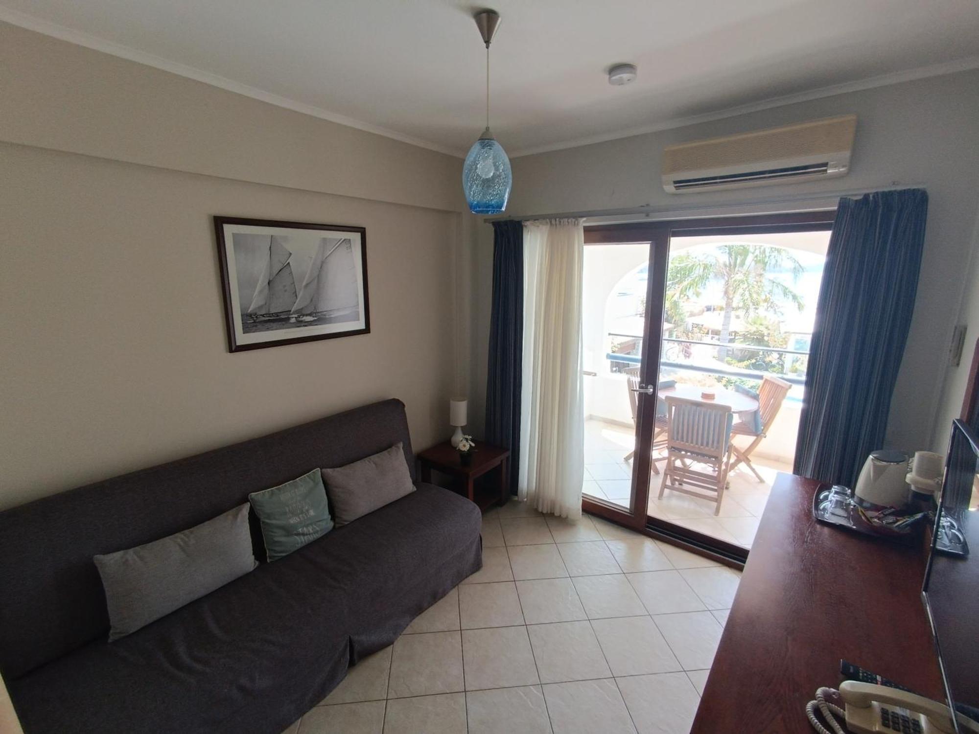 Uzhan Beach Hotel Bitez Exterior photo